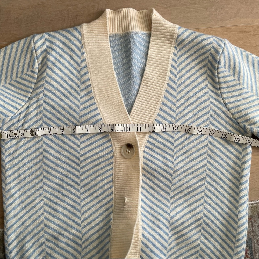 Cream and Blue Herringbone Pattern Knitted Cardigan - Picture 4 of 5